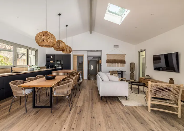 Villa Charmante - Proche - Quartier De La Coorniche