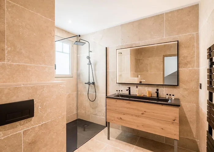 Charmante - Proche - Quartier De La Coorniche *