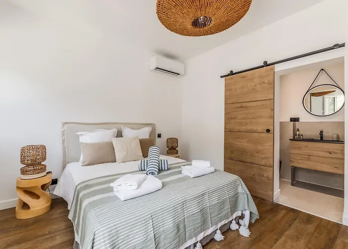 Charmante - Proche - Quartier De La Coorniche *